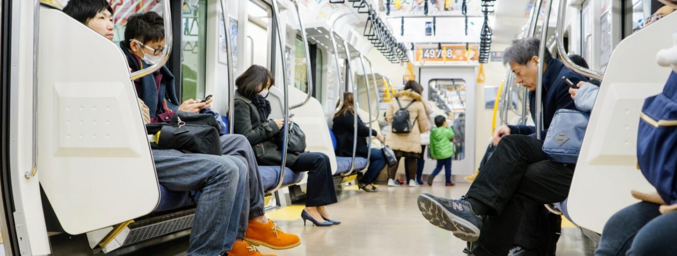 Det är ofta väldigt tyst inne i tågen, även under rusningstrafik