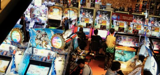 En uppsjö av spel och kabinetter i en arkadhall i Tokyo