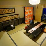 Ett tradionelt washitsu-rum med tattmimattor